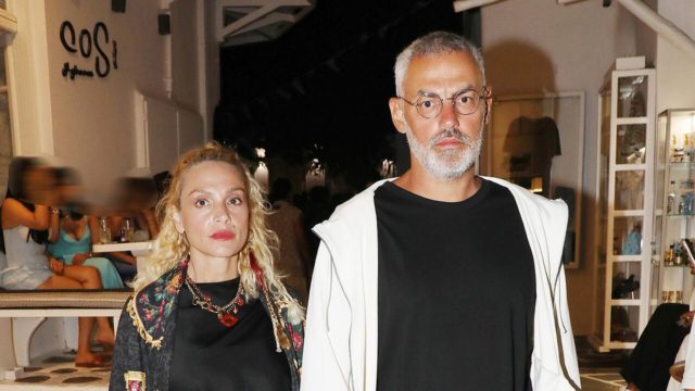 Ελεωνόρα Ζουγανέλη: Ρομαντικές στιγμές στη Μύκονο με τον Νίκο Συρίγο – Η εμφάνιση που προκάλεσε έντονες αντιδράσεις