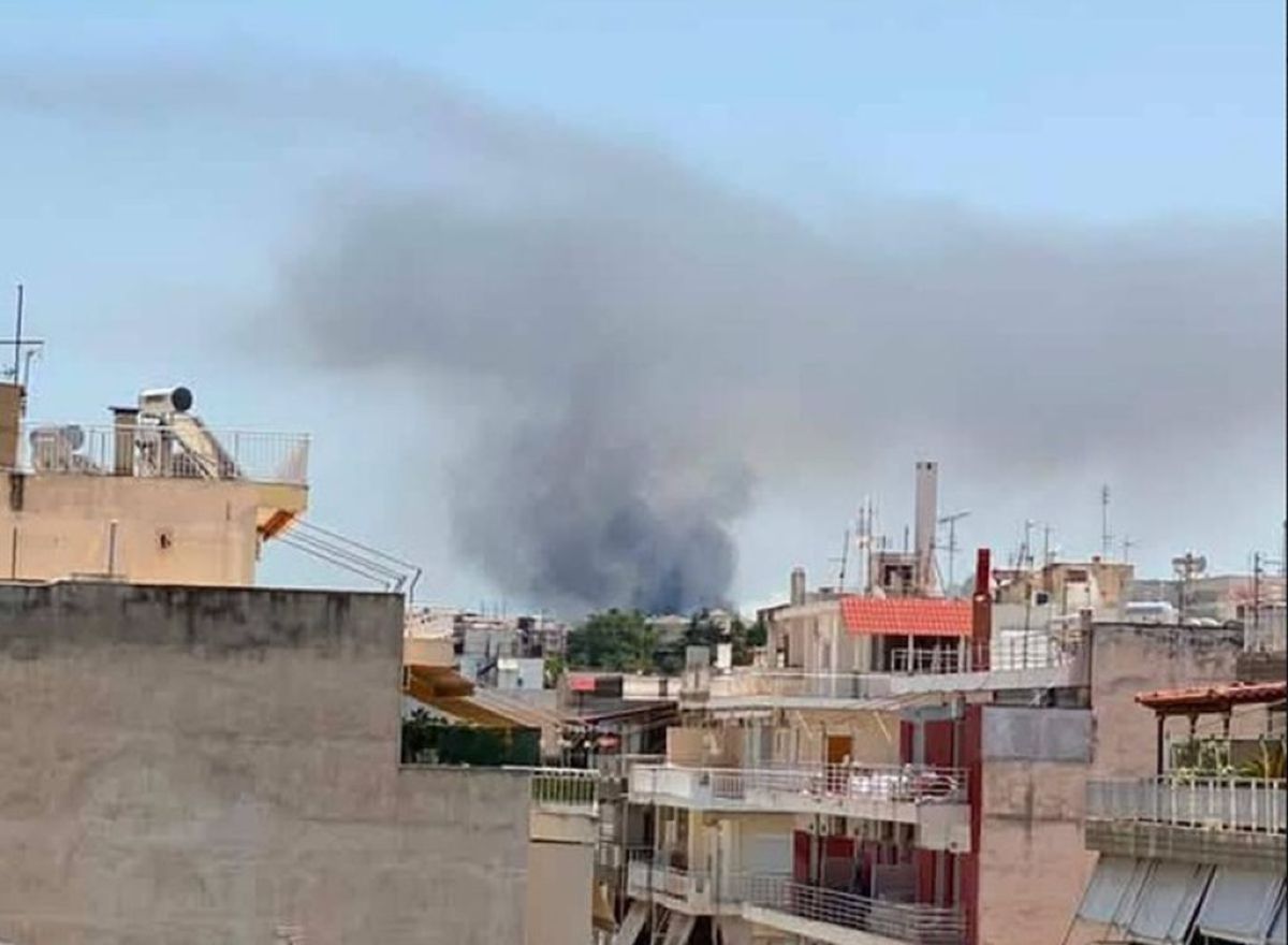 Κορινθία: Εφιάλτης στα Εξαμίλια – Ισχυρή έκρηξη, μεγάλη φωτιά και συνεχείς εκρήξεις σε εργοστάσιο