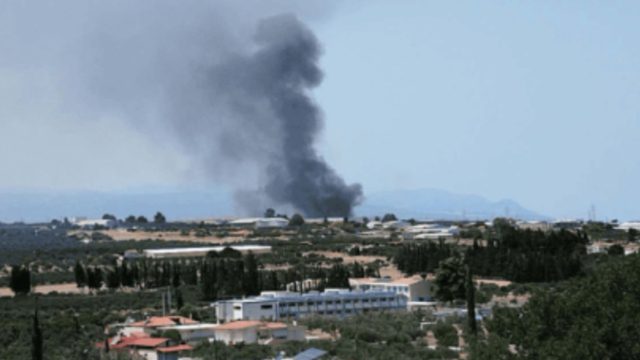 Τραγωδία στην Κορινθία: Εντοπίστηκε άνθρωπος χωρίς τις αισθήσεις του – Αλλεπάλληλες εκρήξεις στο εργοστάσιο