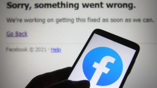 Παγκόσμιο «blackout» στο Facebook: Κατέρρευσε η πλατφόρμα το πρωί της Κυριακής – Χιλιάδες χρήστες εκτός δικτύου!
