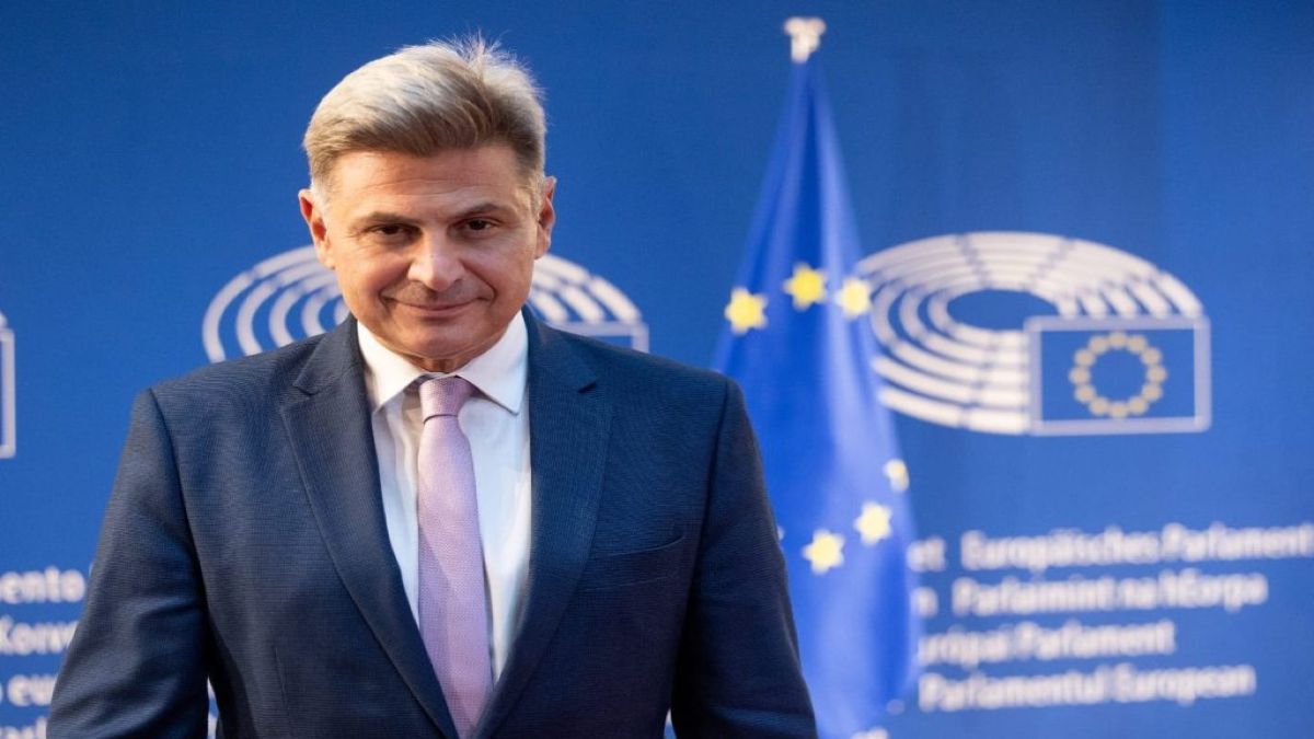 Σκιές και ερωτήματα γύρω από απόσπαση υπαλλήλου στη Μόνιμη Ελληνική Αντιπροσωπεία