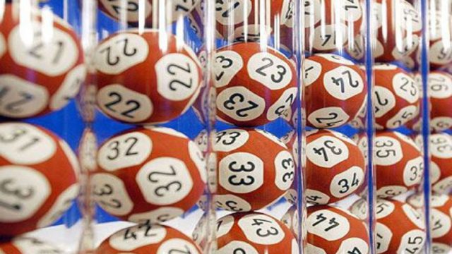Φορολοταρία Ιουνίου: Ποιοι κερδίζουν έως 50.000 ευρώ – Η διαδικασία, τα έπαθλα και τι πρέπει να κάνουν οι τυχεροί