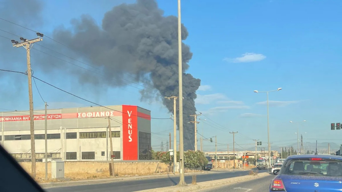 Συναγερμός στον Ασπρόπυργο: Φωτιά σε βιομηχανική εγκατάσταση – Έκρηξη στο εργοστάσιο