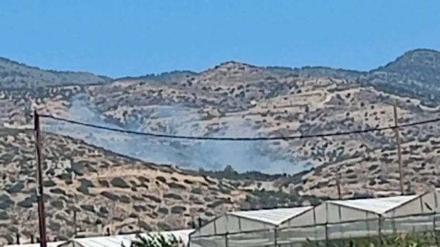 Μεγάλη φωτιά στην Ιεράπετρα: Μάχη με τις φλόγες και τους ισχυρούς ανέμους – Ήχησε το 112 για εκκένωση