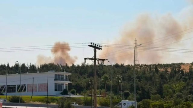 Φωτιά στο Δερβένι Θεσσαλονίκης: Μεγάλη κινητοποίηση της Πυροσβεστικής – Ήχησε το 112