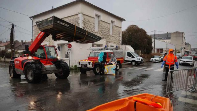 Γαλλία: Φονικό πέρασμα καταιγίδων μετά τον καύσωνα – Δύο νεκροί και χιλιάδες νοικοκυριά στο σκοτάδι