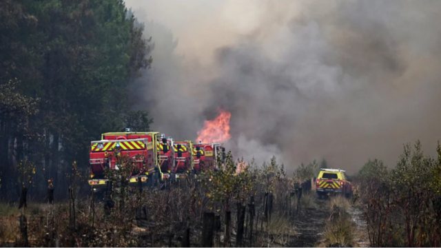 Πύρινος εφιάλτης στη Γαλλία: Στο «κόκκινο» το Μπορντό – «Είναι η πυρκαγιά του αιώνα»