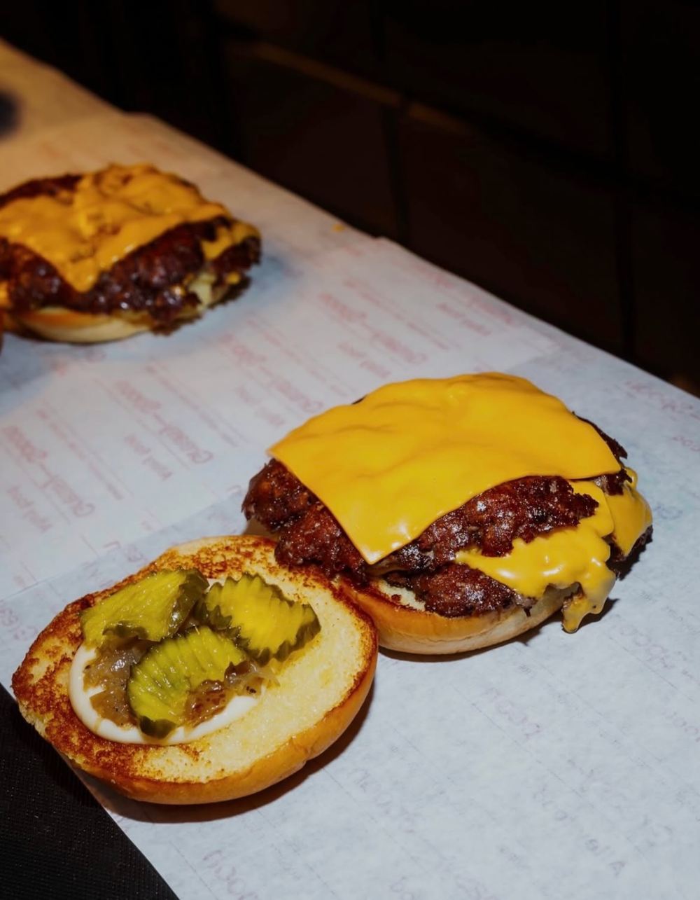 Το εκπληκτικό burger στο Greasy Spoon
