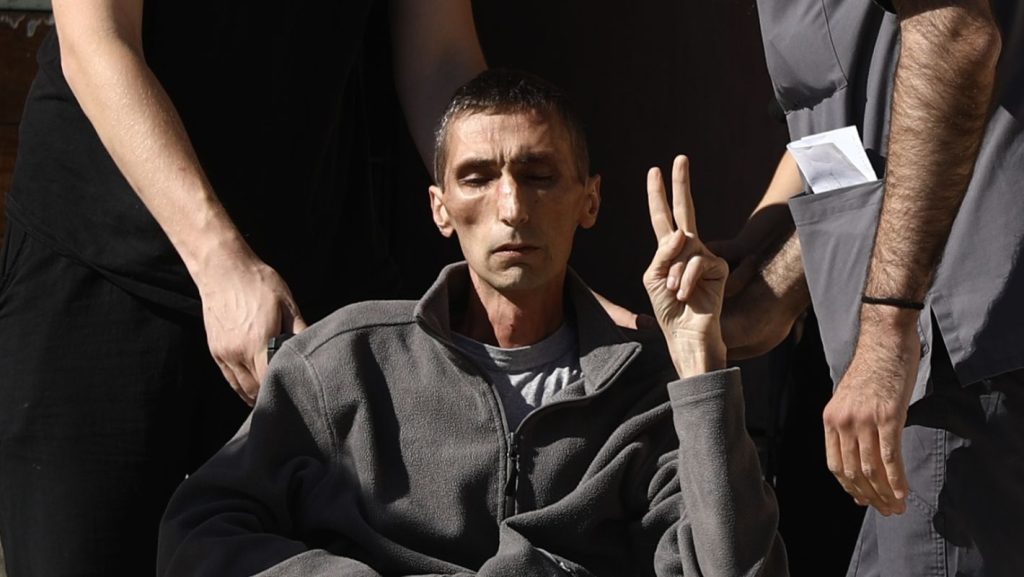 Ο Αριστοτέλης Χαντζής νοσηλεύεται σε κρίσιμη κατάσταση στη ΜΕΘ του «Ευαγγελισμού» μετά από πολυήμερη απεργία πείνας.