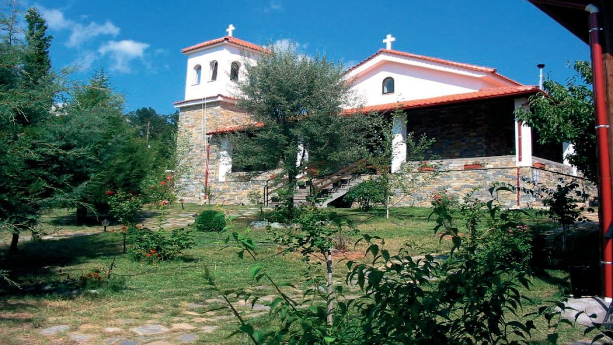 Όπου η πέτρα προσεύχεται: ένα ταξίδι στα ελληνικά μοναστήρια