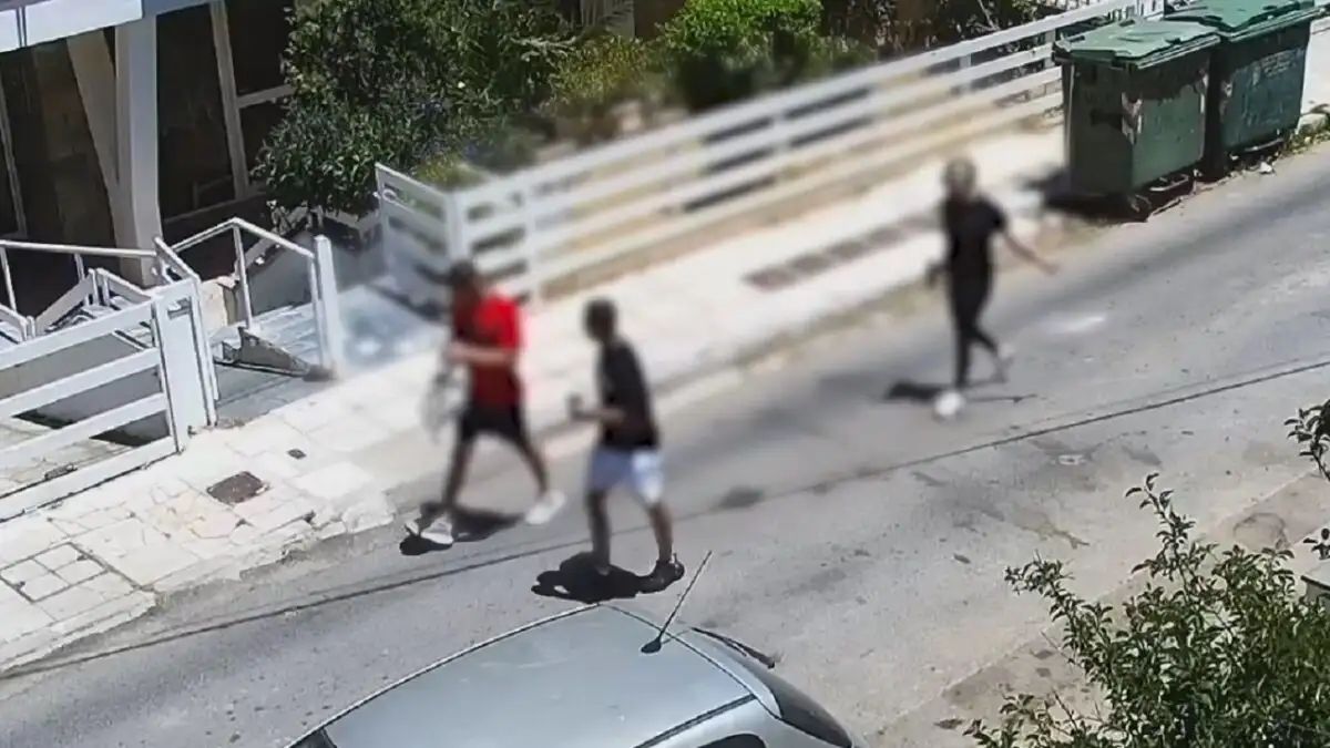 Στη δημοσιότητα δόθηκε το βίντεο που αποκαλύπτει τον τρόπο που η συμμορία εξαπατούσε πολίτες παριστάνοντας τεχνικούς από τον ΔΕΔΔΗΕ.