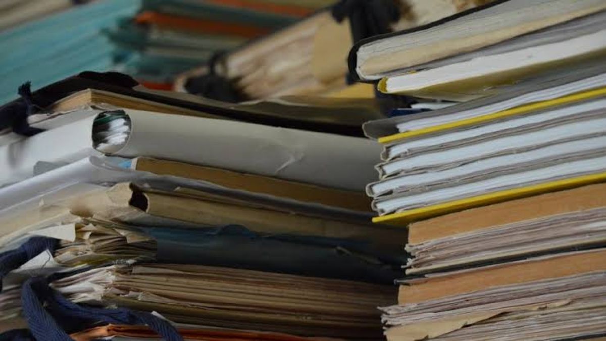 Η «οδύσσεια» ενός στυλό στο Δημόσιο: Από το περίπτερο στις επιτροπές