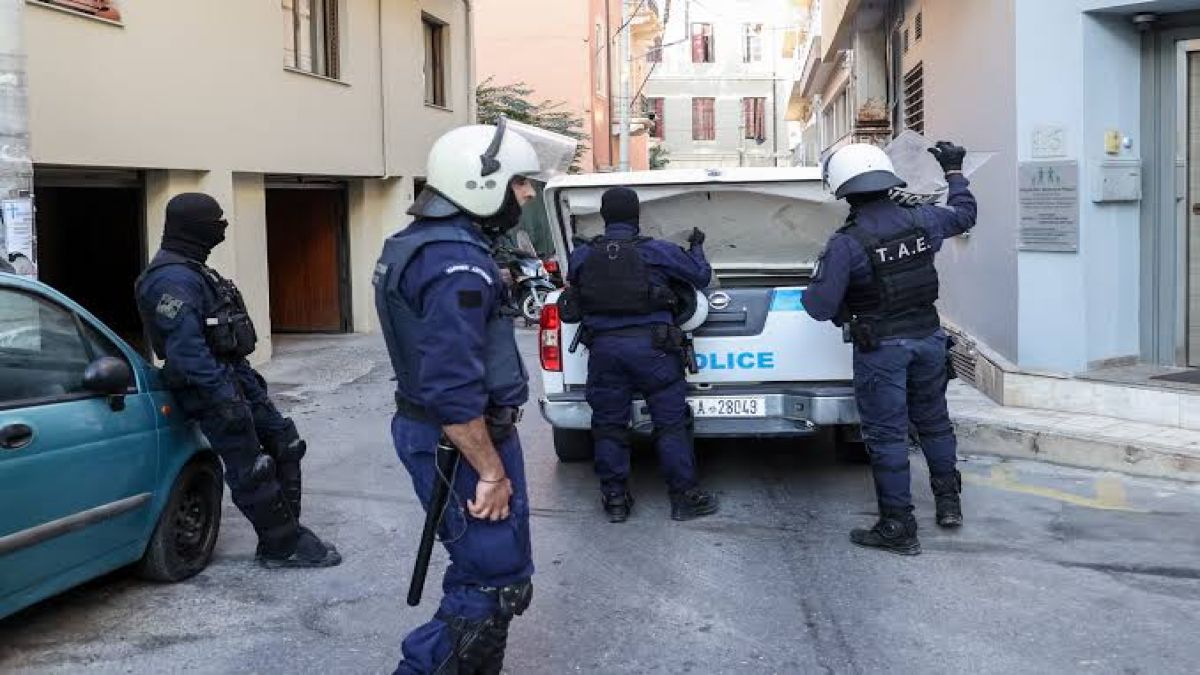Χτύπημα της ΕΛ.ΑΣ. στα ναρκωτικά – Δύο χειροπέδες και εργαστήριο κάνναβης στην ΚινέταΣτα χέρια της ΕΛ.ΑΣ. δύο διακινητές – Εντοπίστηκε πλήρως εξοπλισμένο εργαστήριο κάνναβης