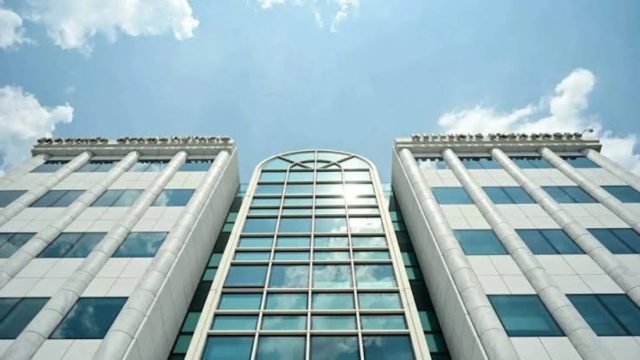 Χρηματιστήριο Αθηνών: Ισχυρό ανοδικό ξέσπασμα και επιστροφή στις 2.500 μονάδες – Οι τράπεζες οδηγούν την αγορά, στο επίκεντρο Aktor και Motor Oil