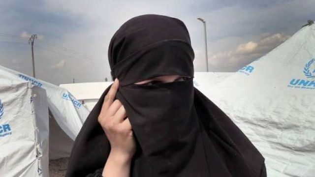 Βίντεο-σοκ: Πρώην «νύφη» του ISIS κατηγορείται ότι εκπαίδευε τα παιδιά της στον εξτρεμισμό