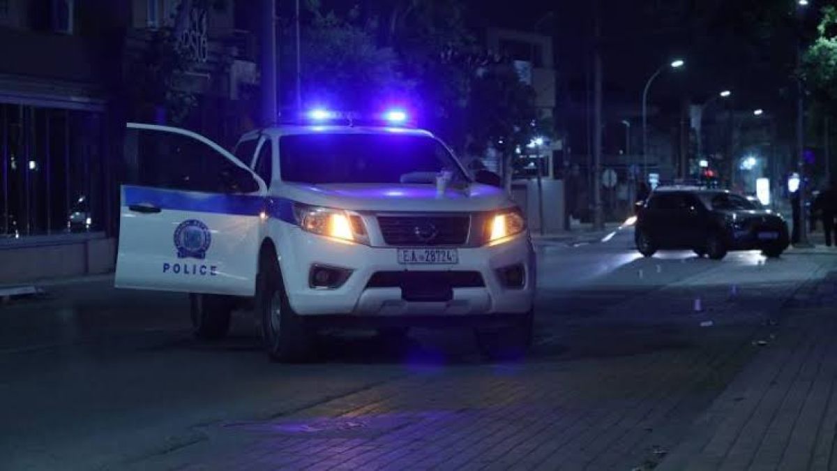Απείλησαν δύο πεζούς με αιχμηρά αντικείμενα – Χειροπέδες σε τρεις ανήλικους