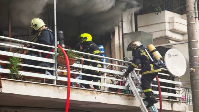 Φωτιά τώρα σε διαμέρισμα στον Πειραιά – Διακόπηκε η κυκλοφορία στην Ακτή Μουτσοπούλου