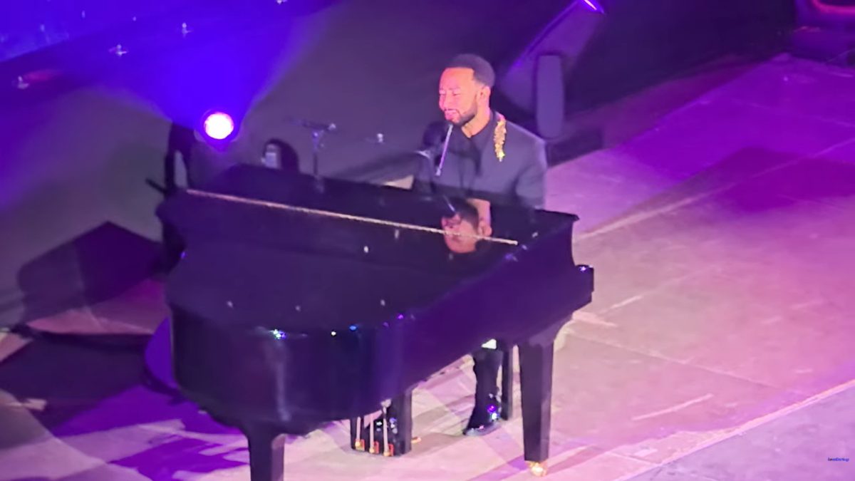 Ηρώδειο: Μάγεψε το κοινό ο John Legend στη συναυλία του – Κλείνει το αρχαίο θέατρο