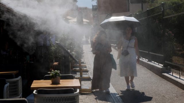 Καιρός σήμερα 21/7: Στο «κόκκινο» ο καύσωνας – Οι περιοχές με θερμοκρασίες έως 43°C σύμφωνα με Μάλεση και Ζιακοπούλου