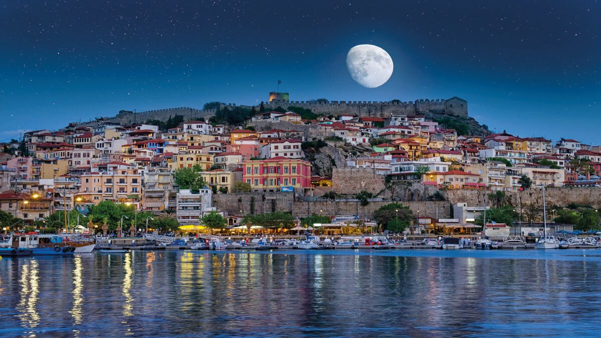 Σαν σκηνικό από άλλη εποχή: Ανακαλύψτε την Παλιά Πόλη της Καβάλας