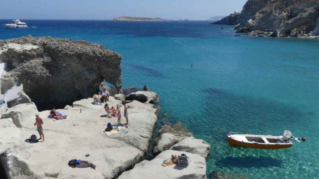 Παραλία Ελέφαντας: Η «κρυφή» γαλαζοπράσινη αγκαλιά της Κιμώλου που πρέπει να επισκεφθείς