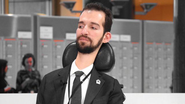 Δύσκολες ώρες για τον Στέλιο Κυμπουρόπουλο: Οδηγήθηκε στο νοσοκομείο μετά από πτώση από το αμαξίδιό του