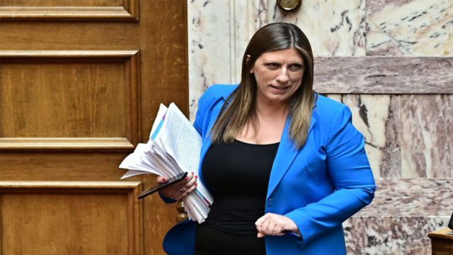 Χάος στη Βουλή: Η Ζωή Κωνσταντοπούλου κάλεσε το «100» για τη Βασιλική Πολύζου
