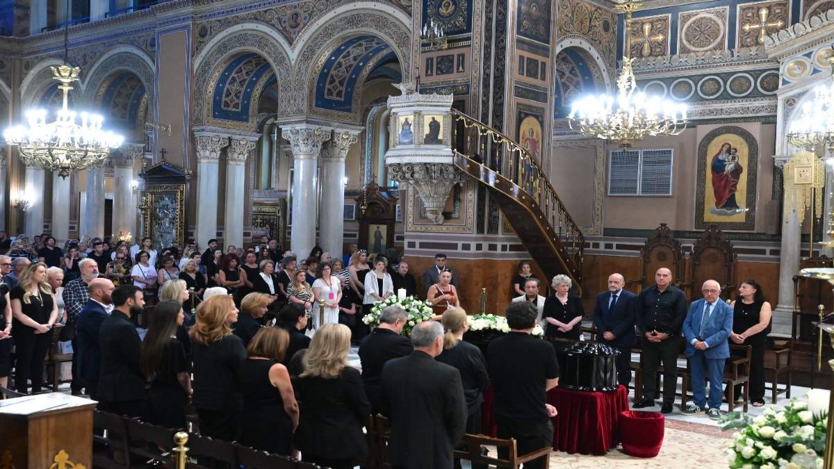 Μάρω Κοντού: Όλοι ήταν εκεί εκτός από έναν – Η απουσία του Γιώργου Κωνσταντίνου που συζητήθηκε