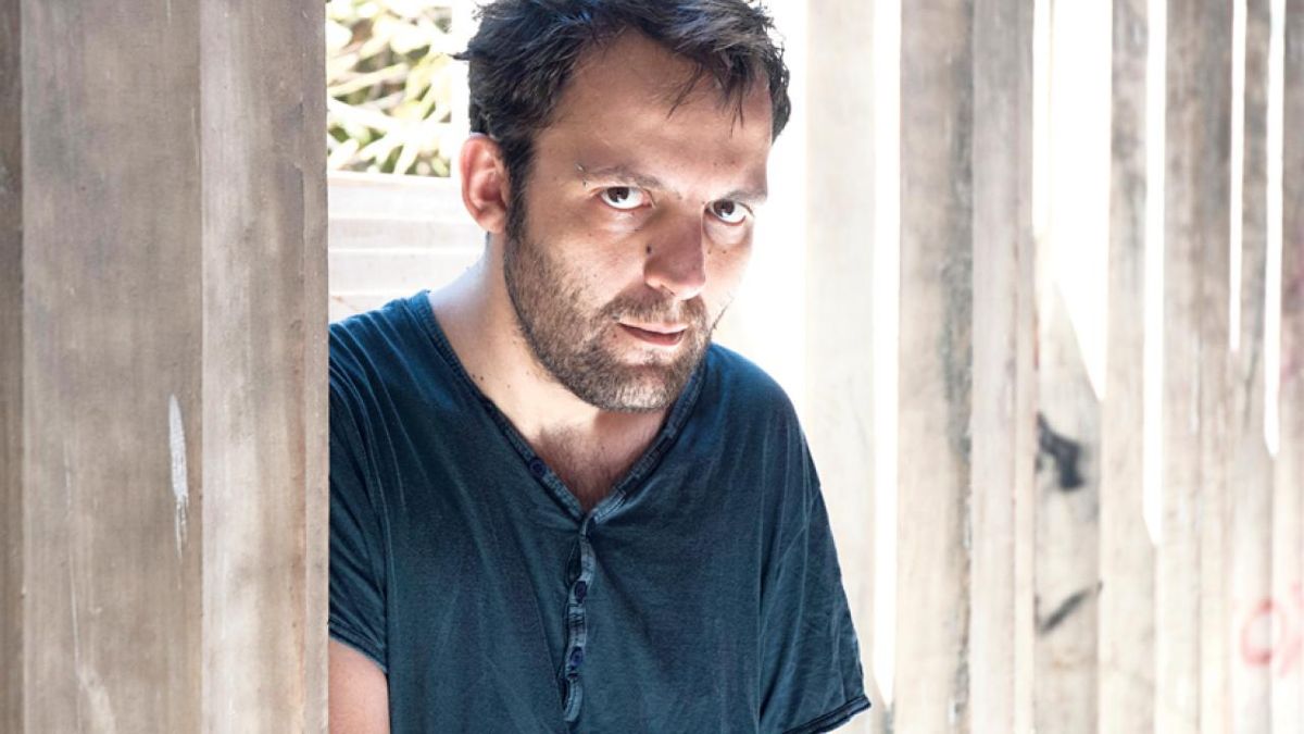 Αύγουστος Κορτώ: Οι εξομολογήσεις για τη σεξουαλικότητα, την οικογένεια και τον εγκλεισμό – «Αφού π@@στ@ρ@ είμαι!»