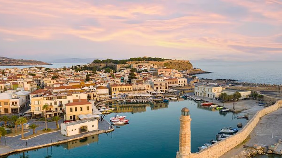 To παλιό λιμάνι στα Χανιά