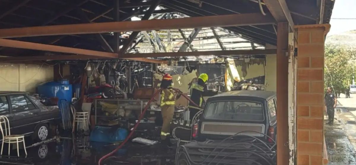 Συναγερμός στα Άνω Λιόσια για πυρκαγιά σε χώρο στάθμευσης σπιτιού