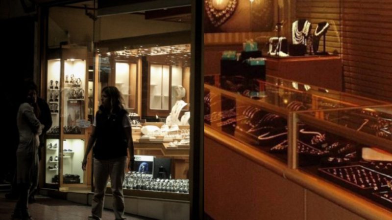 Δεν άφηναν τίποτα όρθιο: Χειροπέδες στην συμμορία που είχε ρημάξει κοσμηματοπωλεία με λεία των 370.000 ευρώ – Έτσι δρούσαν οι ληστές