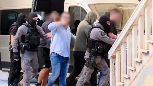Συνελήφθησαν ιατροδικαστής και τοξικολόγος στα Χανιά για υπόθεση αλλοίωσης αποτελεσμάτων – Στο μικροσκόπιο η «μαφία των Χανίων»
