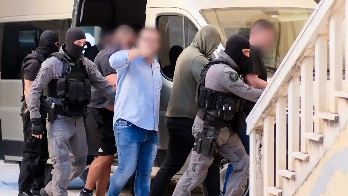 Συνελήφθησαν ιατροδικαστής και τοξικολόγος στα Χανιά για υπόθεση αλλοίωσης αποτελεσμάτων – Στο μικροσκόπιο η «μαφία των Χανίων»