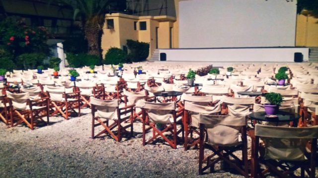 Summer Date στην Αθήνα: Θερινό σινεμά και σουβλάκια με θέα το λιμάνι