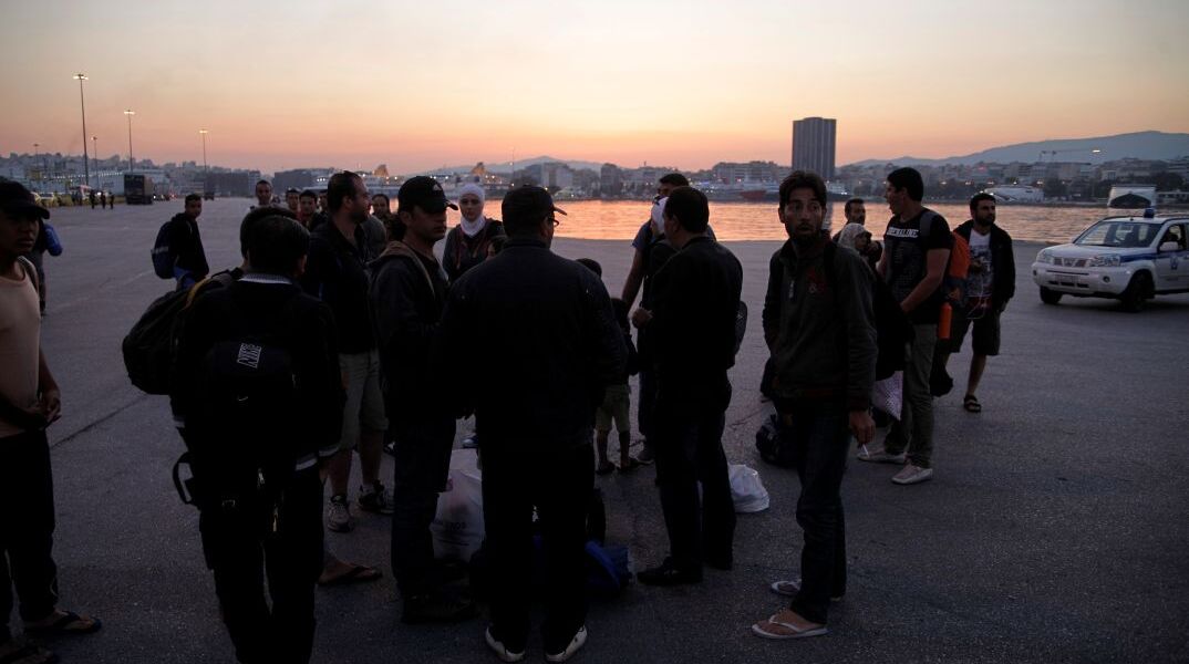 Μετανάστευση: Στο 51% του ετήσιου στόχου η μείωση των εκκρεμών αιτήσεων