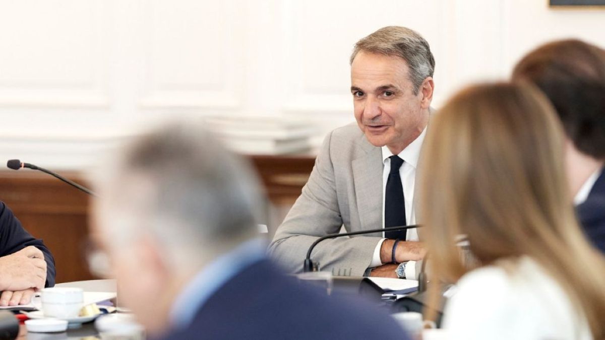 Η κυβέρνηση επαναχαράσσει τη στρατηγική της ενόψει του φθινοπώρου