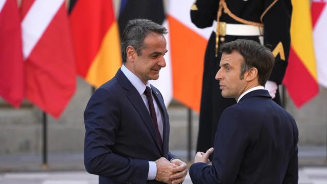 Σύνοδος κορυφής στο Παρίσι: Στο Παρίσι ο Μητσοτάκης για τη συνάντηση των 37 κρατών για την Ουκρανία – Παρών ο Ζελένσκι