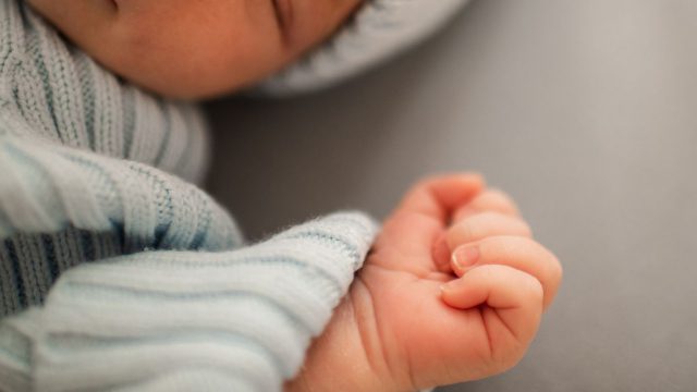 Φρίκη στη Γαλλία: Εντοπίστηκαν 5 νεκρά βρέφη σε σπίτι στην πόλη Οράνζ — Τα έκρυβαν σε κουτιά και πλαστικές σακούλες