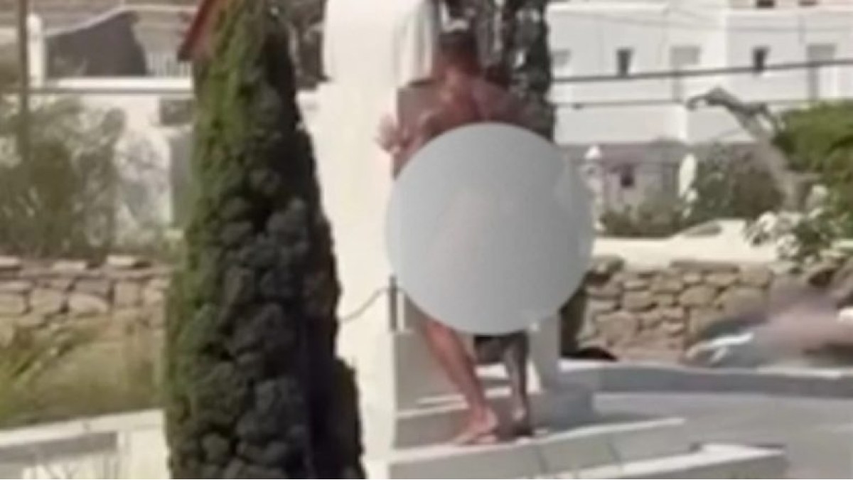 Σοκ: Αυτός είναι ο εκατομμυριούχος influencer που έκανε… σόου, γυμνός μπροστά στο άγαλμα στη Μύκονο