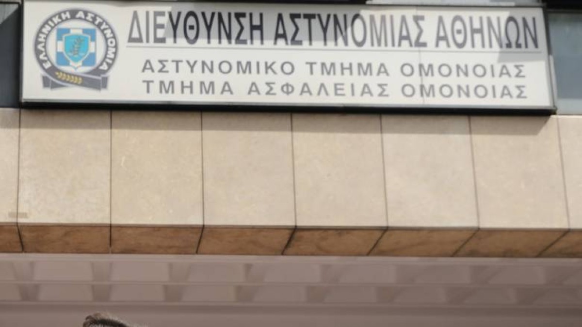 Ένοχοι δύο αστυνομικοί για τον βιασμό της 19χρονης στο ΑΤ Ομονοίας