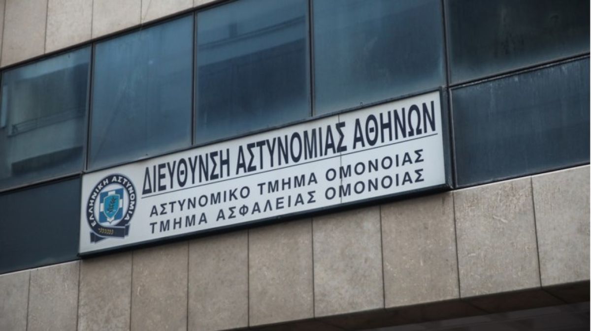 Υπόθεση ΑΤ Ομονοίας: Απαλλαγή των αστυνομικών για την κατηγορία του βιασμού πρότεινε ο εισαγγελέας