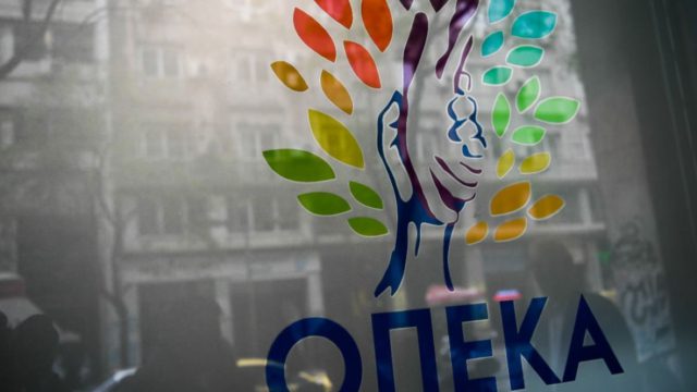 Σήμερα (28/07) η πρώτη πληρωμή του νέου επιδόματος από τον ΟΠΕΚΑ – Ποιοι πληρώνονται