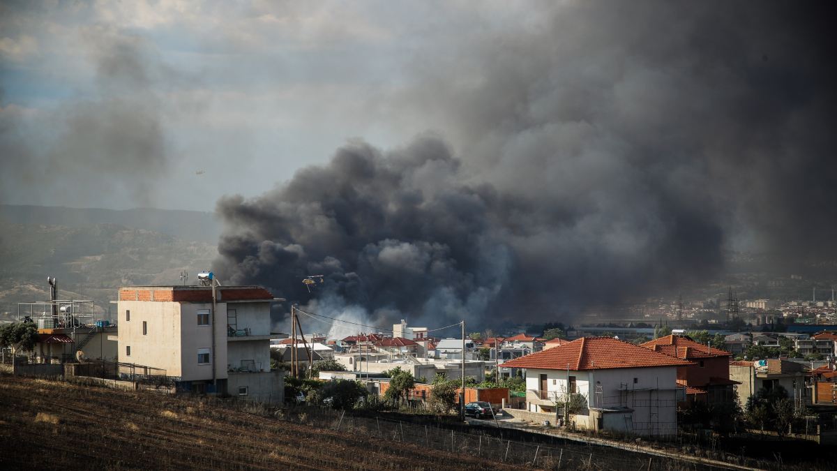 Το μεγάλο νέφος από την φωτιά στο Ωραιόκαστρο 