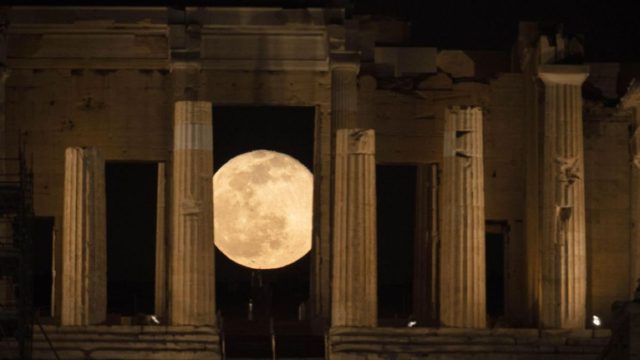 Αυγουστιάτικη Πανσέληνος: 126 αρχαιολογικοί χώροι και μουσεία ανοίγουν δωρεάν για μια μοναδική νύχτα πολιτισμού
