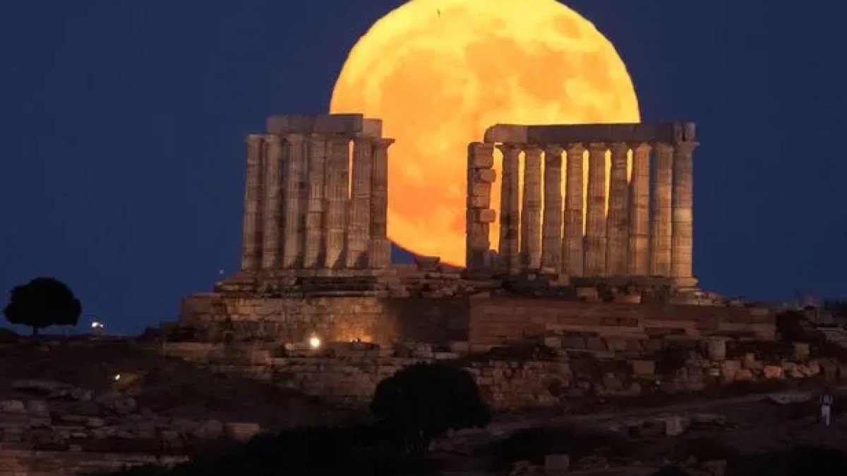 Πανσέληνος Ιουλίου: Πότε θα φωτίσει τον ουρανό το εντυπωσιακό «Φεγγάρι του κόκκινου ελαφιού»