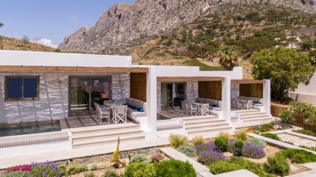Pefki Luxury Suites: Η ήσυχη δύναμη της πολυτέλειας στην αυθεντική Τέλενδο