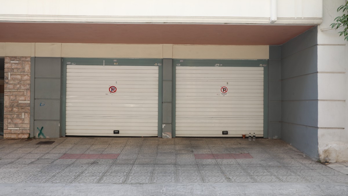 Φρίκη στον Πειραιά: Το νεαρό ζευγάρι πέθανε στο γκαράζ από τις αναθυμιάσεις του air condition – Το μοιραίο λάθος που συγκλονίζει