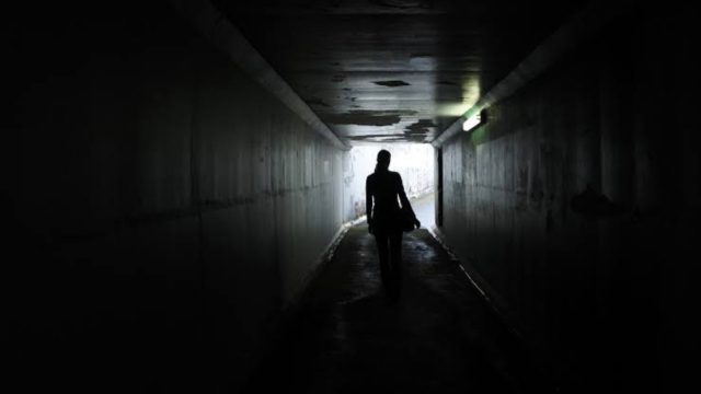 Θρίλερ στην Ηλεία: Αναφορές για κύκλωμα trafficking – Μαστροποί με έδρα την Πάτρα μεταφέρουν με βαν και εκδίδουν αλλοδαπές