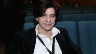 Η σπαρακτική τελευταία ανάρτηση του Αλέξη Σταμάτη μέσα από το νοσοκομείο: «Δεν περιμένω ένα φάρμακο αλλά…»